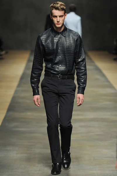 Look 32
